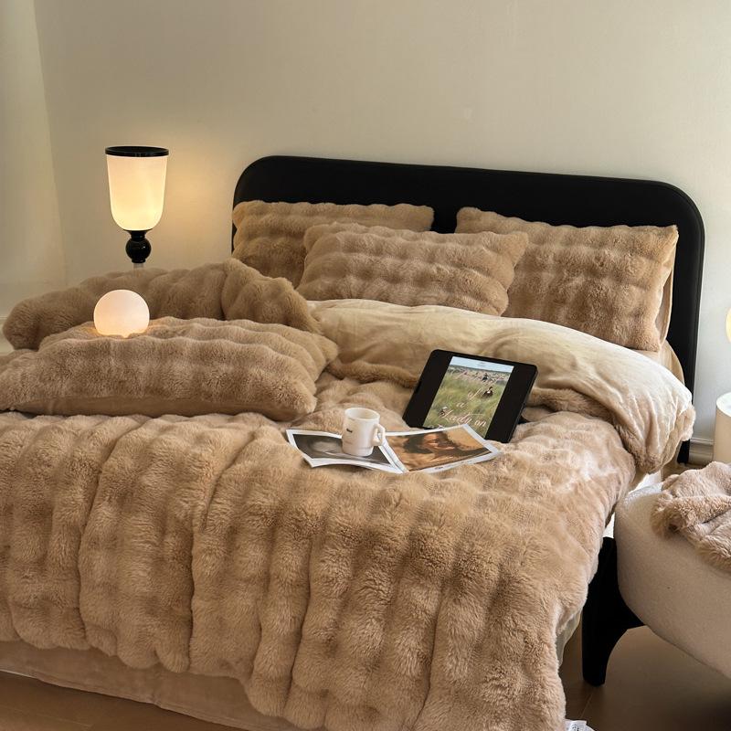 Красочный Толстый Бархатный Постельный Комплект с Кроликом - 4 Предмета, Зимняя Коллекция для Общежития