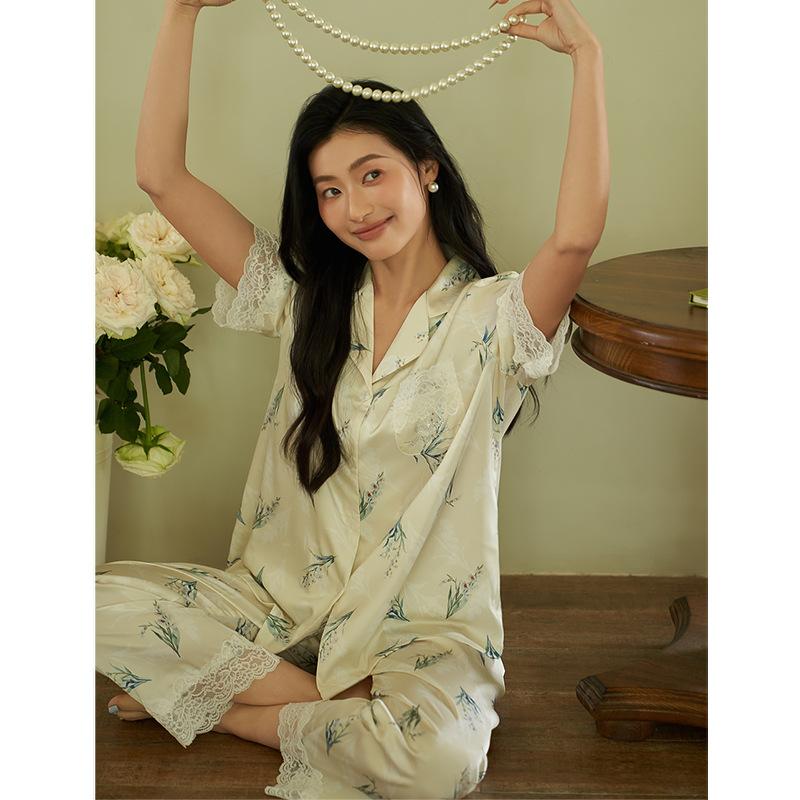Jiangnan He summer new short-sleeved trousers ice silk wide lace hot diamond narcissus pajamas women's suit loungewear