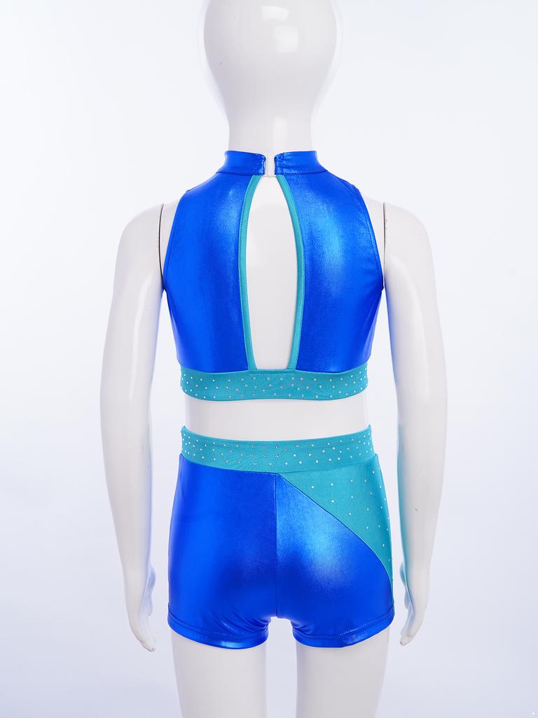 Блестящий костюм для выступлений со стразами для девочек: Металлический кроп-топ с цветовыми блоками и matching эластичные шорты для сцены
