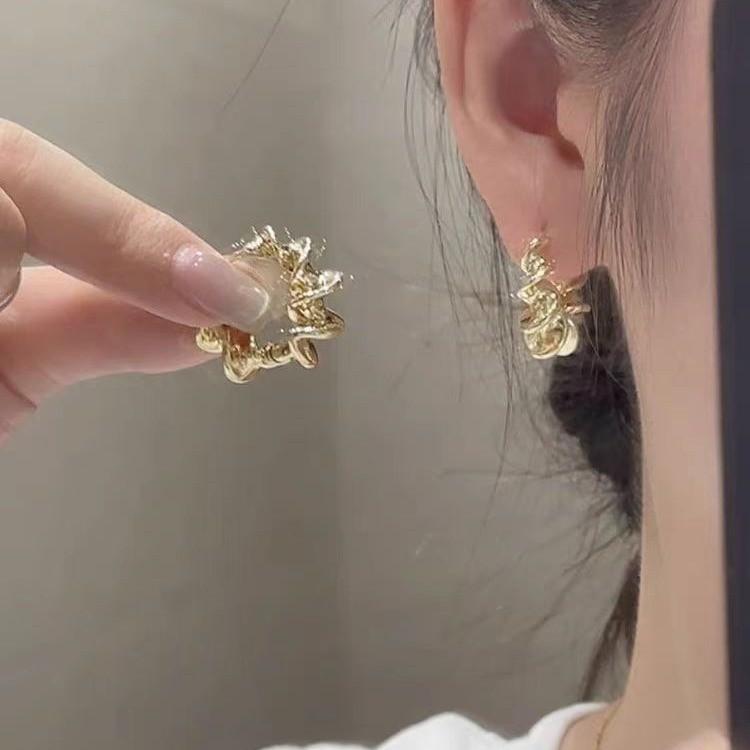 Элегантные серьги-капли с камнем кошачий глаз — универсальные, легкие, роскошные, изысканного дизайна.