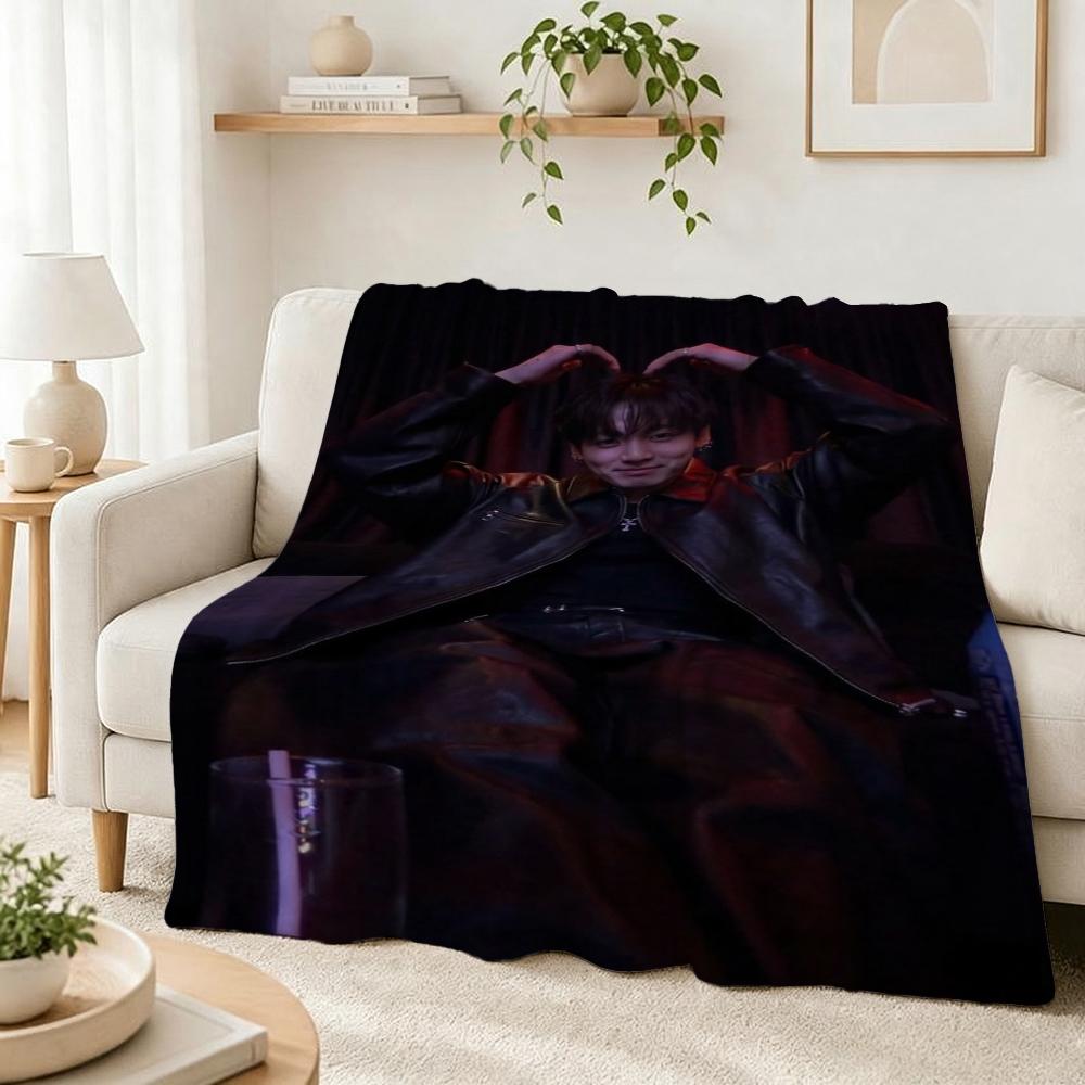 White Hockey Mask Print Theme Printed Blanket Thick Warm Fleece Blanket For Living Room Bedroom Recliner Home Party Decor Christmas Gift