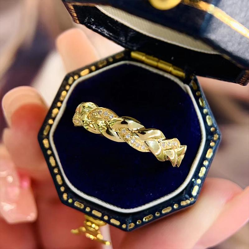 Huitan Newly Designed Women Wedding Band Rings Twist-shaped Gold Color Rings Modern Fashion Female Accessories Statement Jewelry