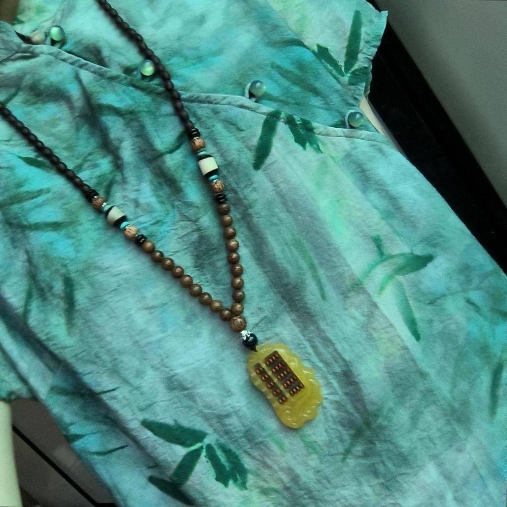 Unisex Tibetan Ethnic Necklace: Versatile, Retro-Style Jewelry with Wooden Accents for Cotton and Linen Outfits