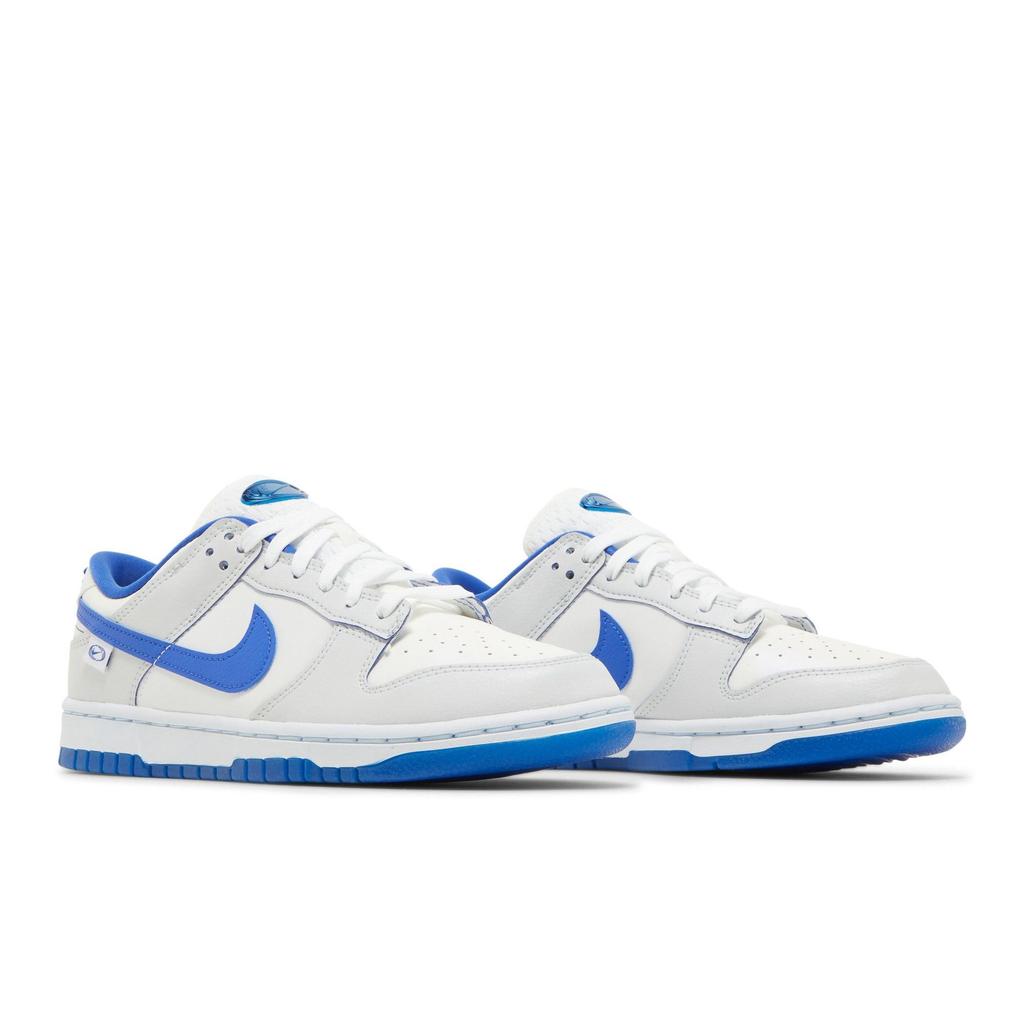 Nike Женские Dunk Low 'Worldwide Pack - White Game Royal' (женские размеры) Белый / Белый / Игровой Королевский / Парусный Скейтбордистские Ботинки FB1841 110