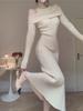 2024 Французское трикотажное облегающее платье с открытыми плечами и юбкой «рыбий хвост» - Женская мода осень/зима