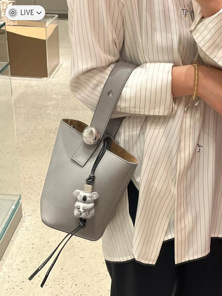 2025 Новая сумка Женская Сумка-ведро с текстурой 'pebble' Импортная кожа На одно плечо Через плечо Портативная Большая вместимость