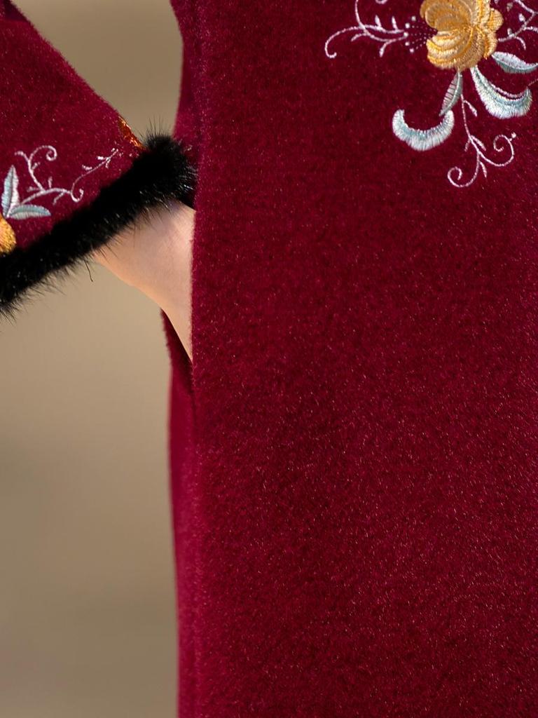 Retro Embroidered Velvet Cheongsam Coat for Middle-Aged and Elderly: Stylish & Versatile Autumn/Winter Outerwear