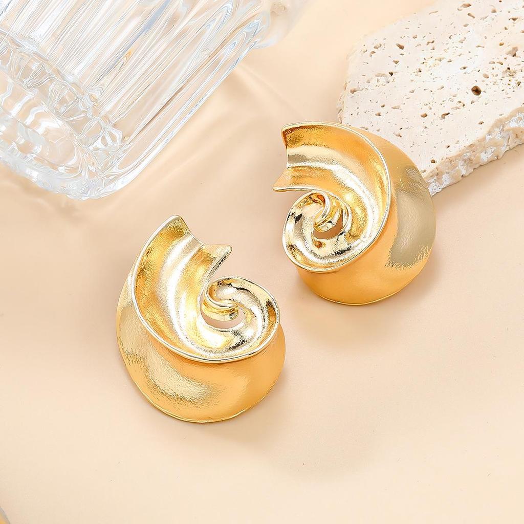 Spring Alloy Earrings: Fashionable European and American Style Thread-Type Metal Jewelry for Women