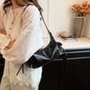 Ielgy Underarm Bag Fashion Niche Design Shoulder Messenger Bag High-End Texture Baguette Bag