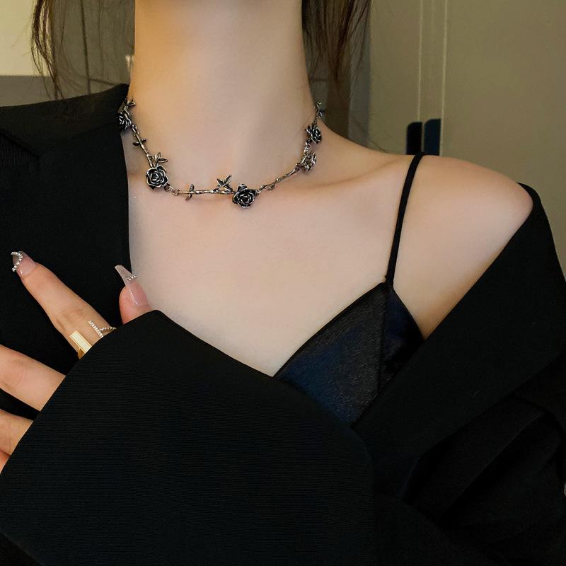 GemChic Women's Retro Camellia Flower Leaf Collarbone Necklace Personalized Clavicle Chain Birthday Christmas Jewelry Gift