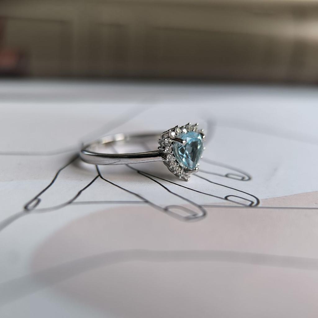 Серебряное кольцо с натуральным топазом 1.225ct, вес изделия 2,48 гр (2188452)