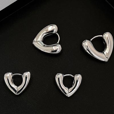 Женские простые серьги-сердечки с пряжкой Love Ear Buckle Cold Wind, корейская версия, легкие роскошные трехмерные серьги-сердечки с персиковым узором