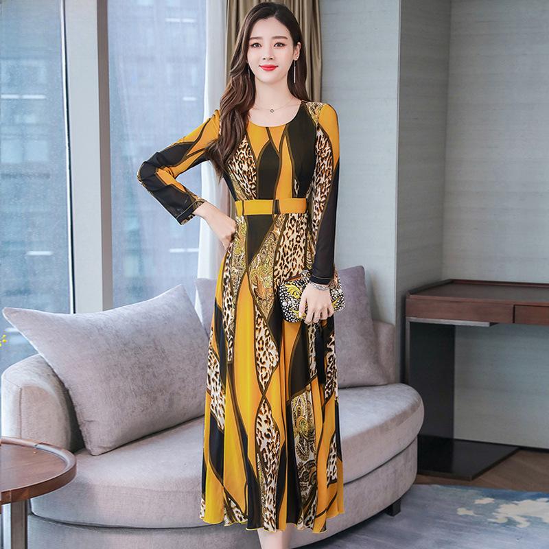 068 Осеннее утягивающее платье длиной до колена - новый сезонный стиль