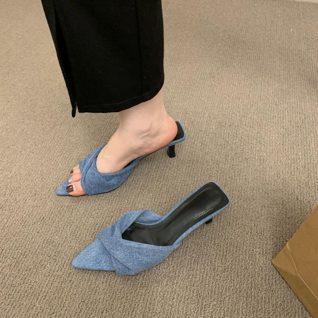 Весенние остроносые джинсовые синие домашние тапочки с открытым носом, сказочный стиль, шпилька, высокий каблук, однополосные шлепанцы с бантом