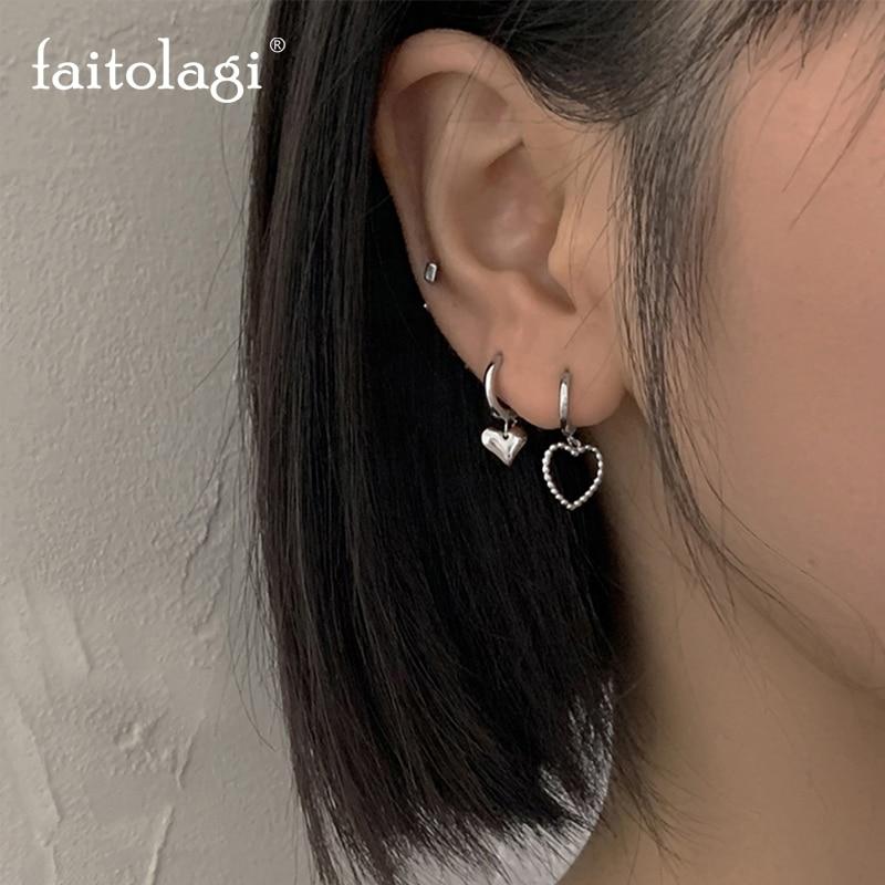 2 шт. асимметричные полые серьги в форме сердца для женщин, простые серебряные серьги в форме сердца, очаровательные серьги-кольца, ювелирные аксессуары