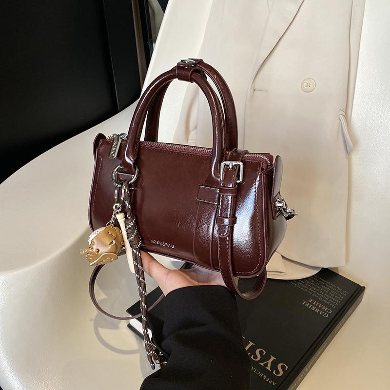 Super fire small bag women's autumn and winter retro 2025 new versatile shoulder messenger bag casual portable work tote bag