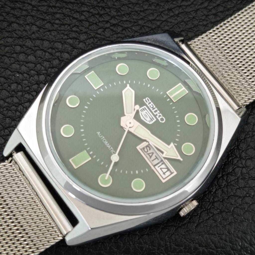 ЯПОНСКИЕ ВИНТАЖНЫЕ ОТРЕМОНТИРОВАННЫЕ АВТОМАТИЧЕСКИЕ МУЖСКИЕ ЧАСЫ SEIKO 5 С ЗЕЛЕНЫМ ЦИФЕРБЛАТОМ a444448-1