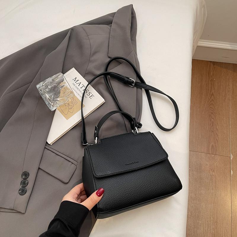 British Minimalist Style Women's Commuter Shoulder Bag Small Hanging Accessory Ladies Crossbody Handbag Handbag