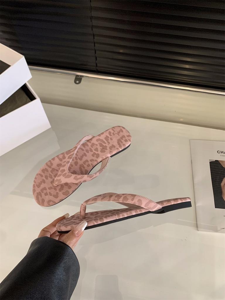 Французские шлепанцы на плоской подошве с леопардовым принтом, женская обувь 2025, летняя, для ношения с юбкой, пляжные сандалии на мягкой подошве