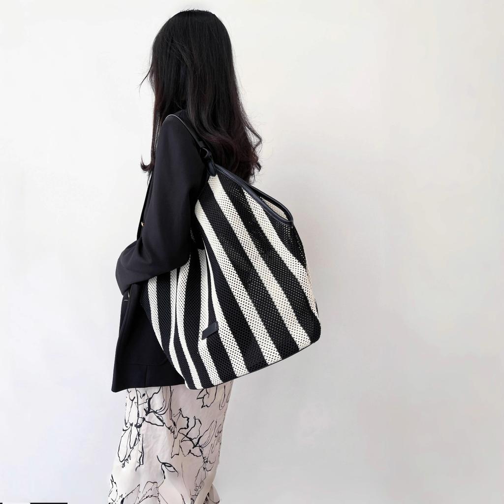 Премиальная женская сумка на плечо большой вместимости из тканого материала в черную и белую полоску, легкая сумка для отдыха в ленивом стиле, сумка для покупок