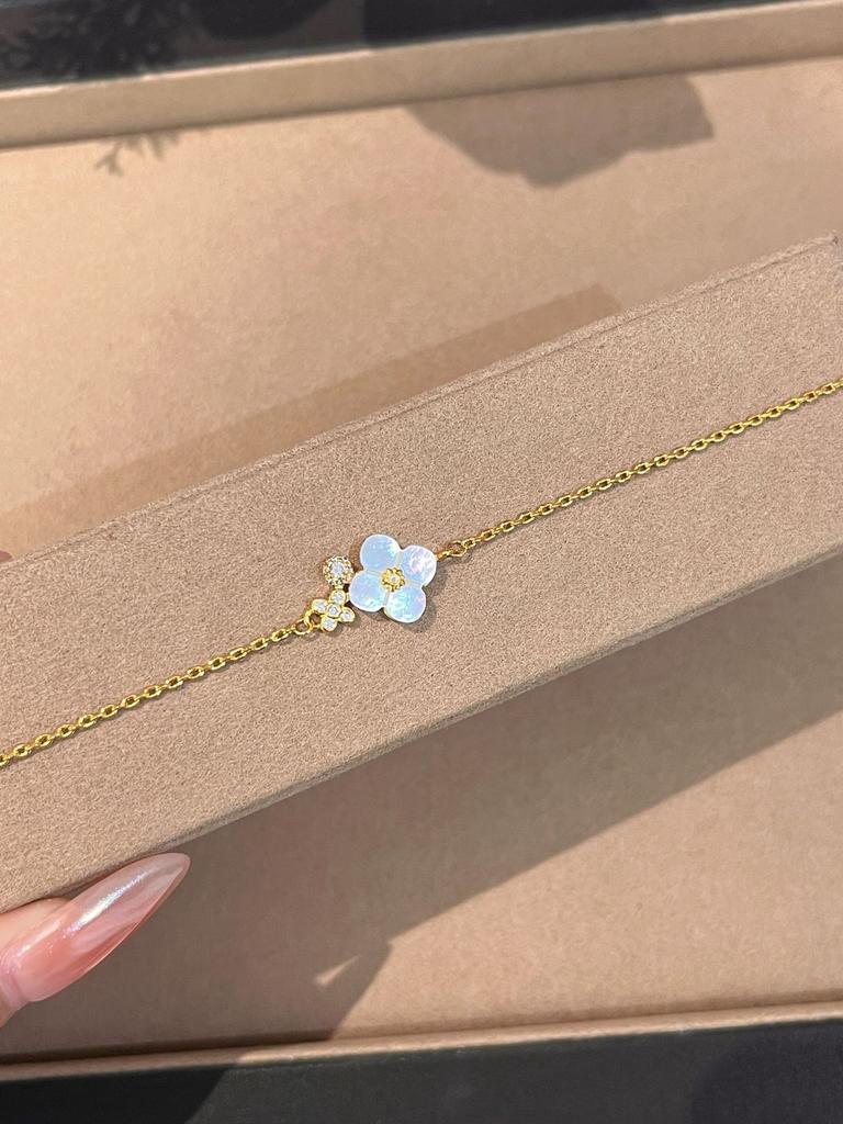 Французское ретро ожерелье с белой ракушкой в виде цветка с четырьмя лепестками с бахромой, браслет с пятью цветками, темперамент лепестков, премиальный набор легкой роскоши