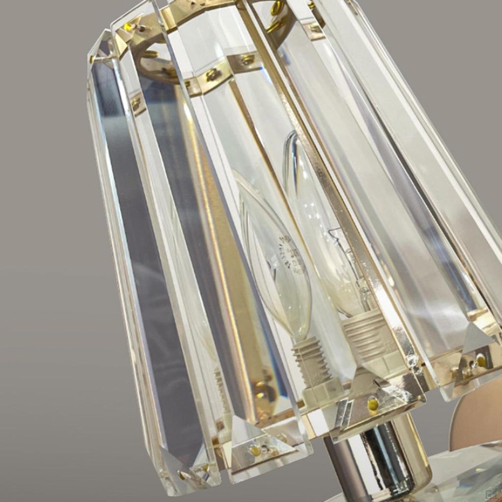 Современный настенный светильник-бра для спальни или офисного помещения