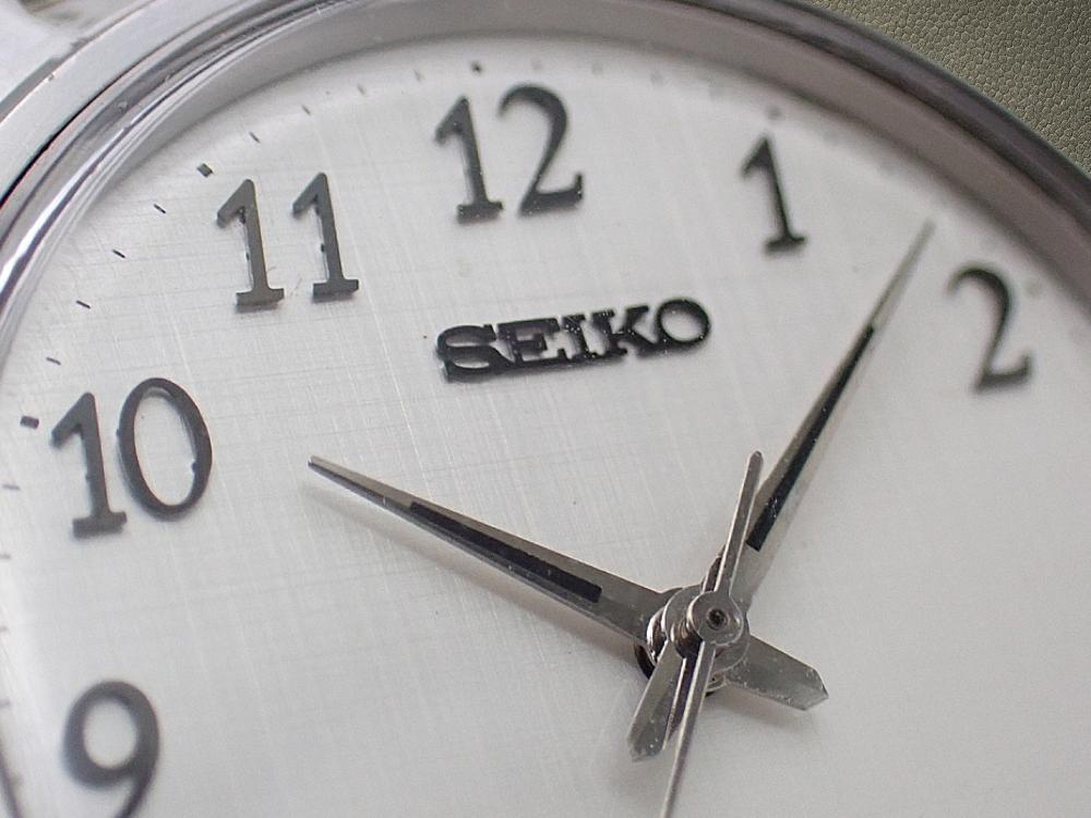 Seiko Lord Matic 23 Jewels Ref. 5601-9000 Stainless Steel One-Piece Case Linen Dial with LM Jubilee Bracelet Automatic Used