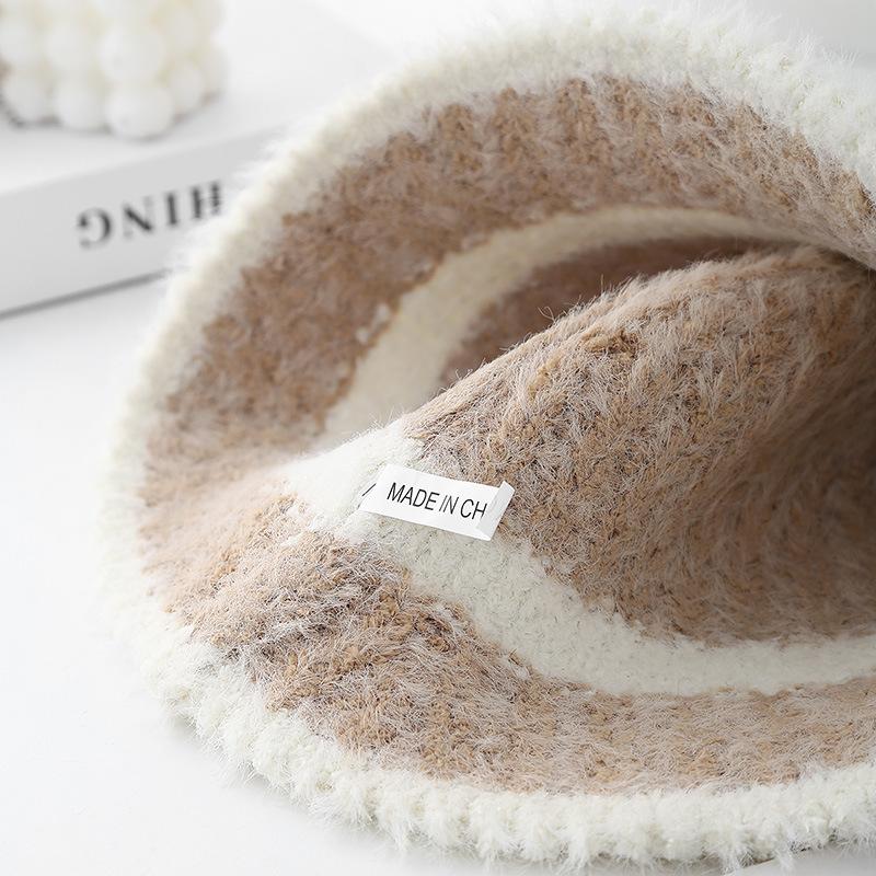 Осень и Зима Вязаная Теплая Защита Ушей Женская Простая Панама Защищающая от Холода Плюшевая Шапка