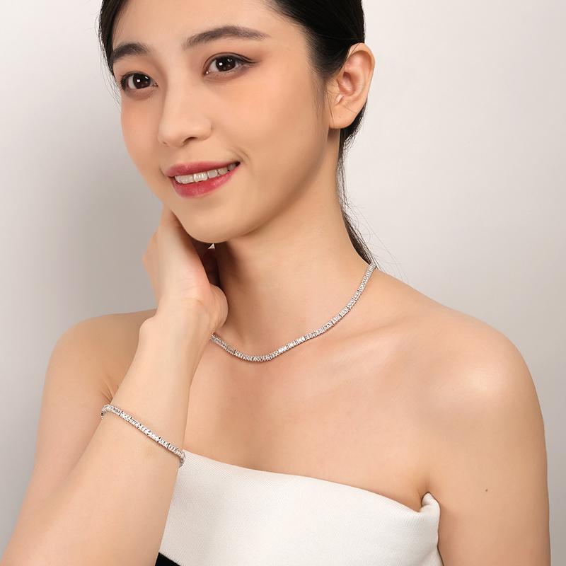 APM Monaco Crystal diamond decoration, fashionable, simple and versatile bracelet, women's silver AB4433OX