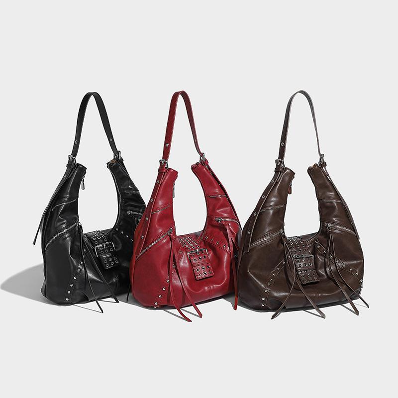 Niche Retro Hot Girl Oil Wax Leather Commuter Handbag Autumn Winter New Fashion Millennium Style Rivet Single Shoulder Horn Bag