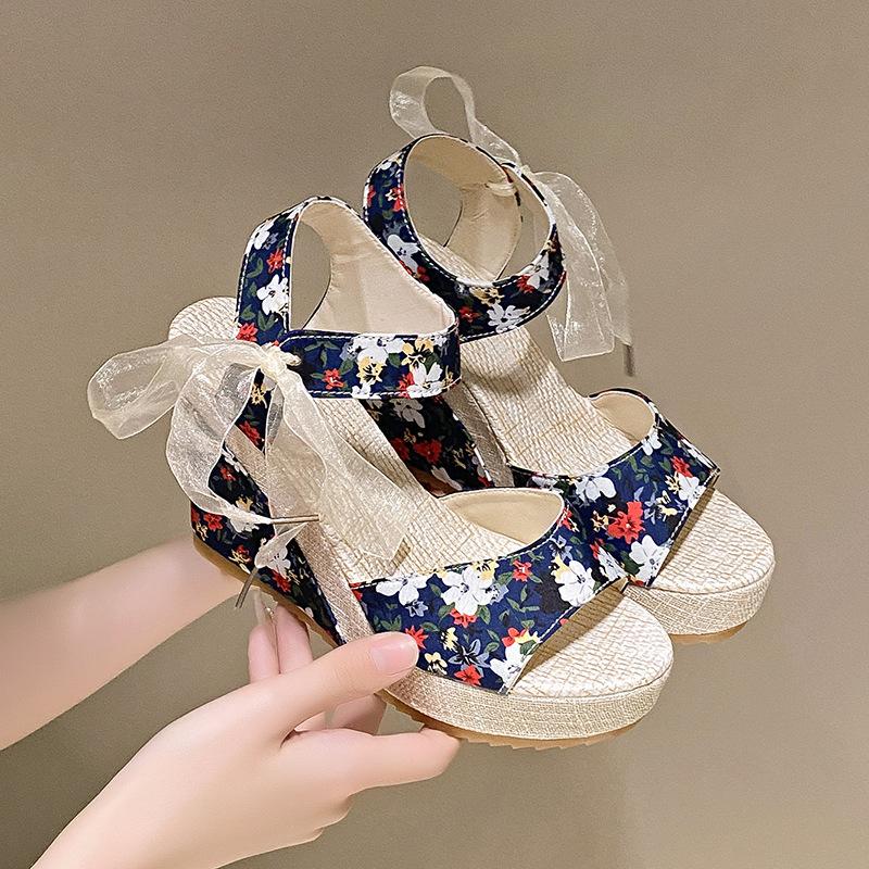 Женские босоножки на танкетке с фруктовым узором, женские босоножки на высоком каблуке, весна-лето 2025, новые женские туфли с бантом в виде рыбьего рта
