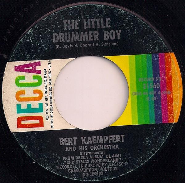7-дюймовая пластинка БЕРТА КЕМПФЕРТА И ЕГО ОРКЕСТР - Little Drummer Boy / Jingo Jango 31560 Decca США Кантри/Фолк Б/у