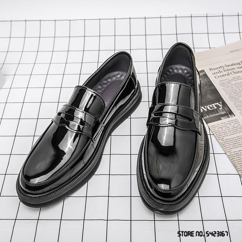 Fashion New Luxury Men's White Black Patent Leather Penny Loafers Male Casual Moccasins Driving Shoes Wedding Party Prom Flats