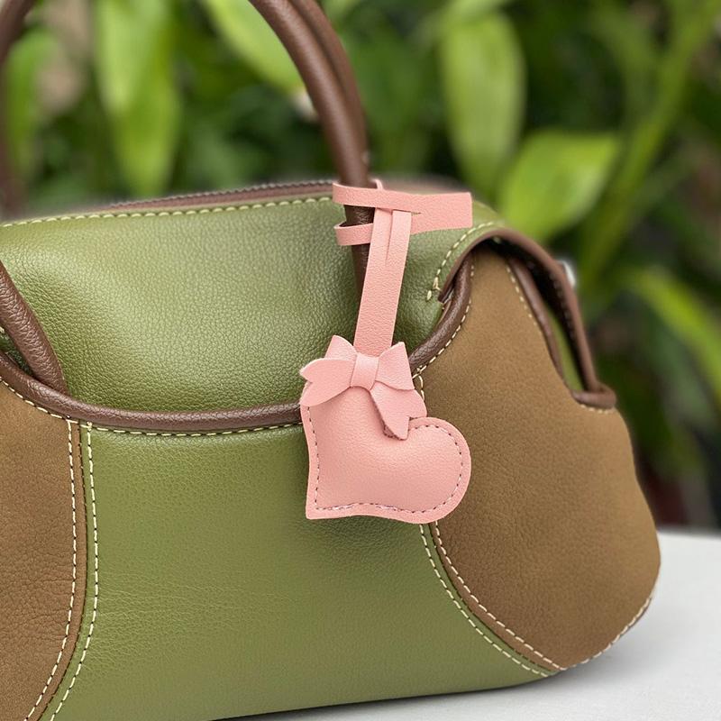 1 шт. Подарочный держатель для ключей из искусственной кожи в форме сердца, брелок для ключей, модные бирки для багажа, подвеска в виде банта на сумку для женщин, подвески с пряжкой