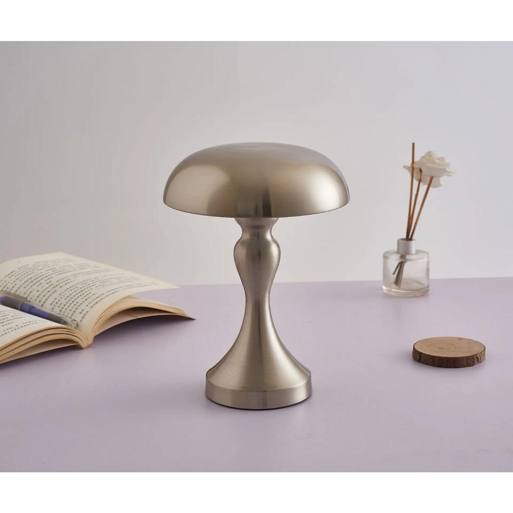 Современная простая металлическая сенсорная маленькая настольная лампа светодиодное освещение прикроватная гостиная украшение настольный светильник цвет золото медь хром