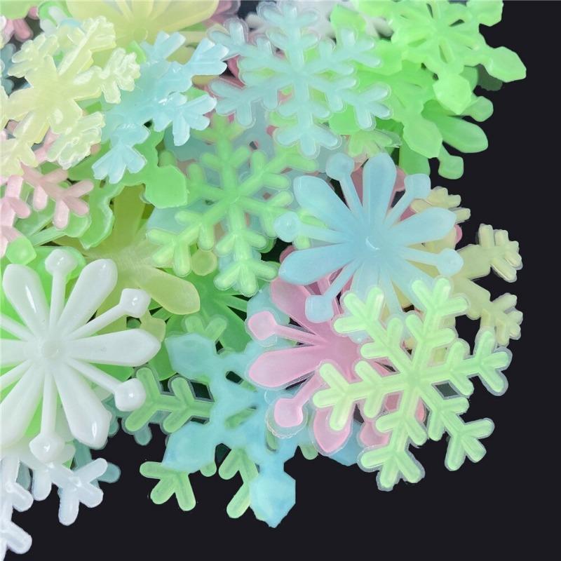 100 шт. Красочные светящиеся наклейки на стену в виде снежинок, светящиеся в темноте, наклейки для детских комнат, спальни, Рождества, украшения дома