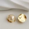 Металлические круглые серьги с искусственным жемчугом для женщин, круглые серьги-гвоздики золотого цвета, необычные серьги с нерегулярным дизайном, бижутерия для женщин