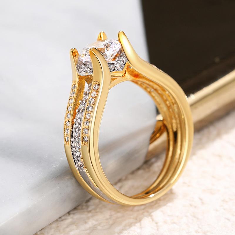 Huitan Luxury Lady Sparkling Finger Ring for Wedding Ceremony Fashion Gold Color Jewelry for Engagement Party Bridal Accessories