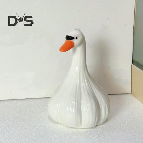Garlic Duck Resin Figurine Cartoon White Duck Statue Animal Sculpture Home Office Bookshelf Desktop Decoration Ornament