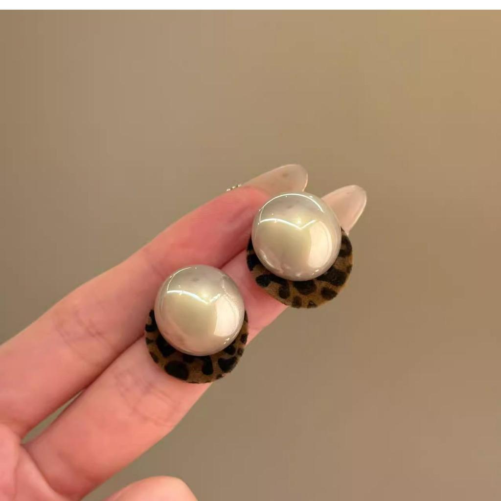 Женские круглые флокированные серьги-кольца с леопардовым принтом: Уникальные европейские statement-серьги Осень/Зима для визуально меньшего лица