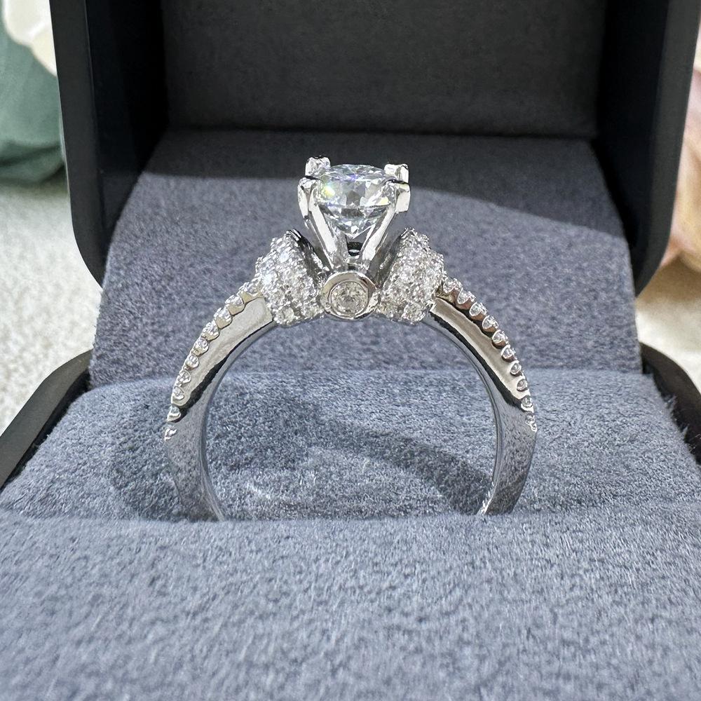 Vinregem Классическое элегантное женское кольцо из 100% стерлингового серебра 925 пробы с бриллиантами круглой огранки 6,5 мм 1CT 3EX VVS1 D, цвет настоящий муассанит с бриллиантами, свадебные украшения для помолвки