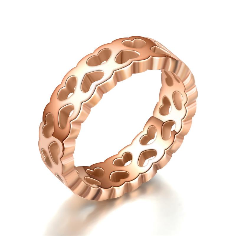 Light luxury style, titanium steel ring, heart-shaped hollow, stainless steel couple ring, fashion ring ring.