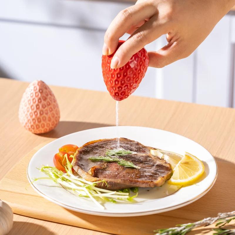 Клубничная моделирующая кулинарная керамическая банка для приправ, бутылка для масла, соевого соуса, уксуса, домашняя креативная кухонная банка для соли, бутылка для перца.