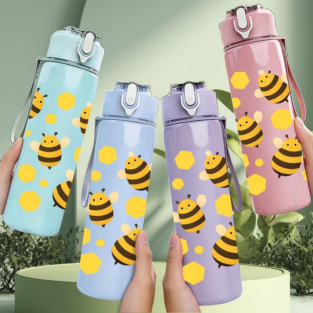 1PC Repeating Yellow Bee Grid Layout 750ml Color Plastic Sports Water Bottle Leakproof Flip Straw Lid For Sports Office Home Use