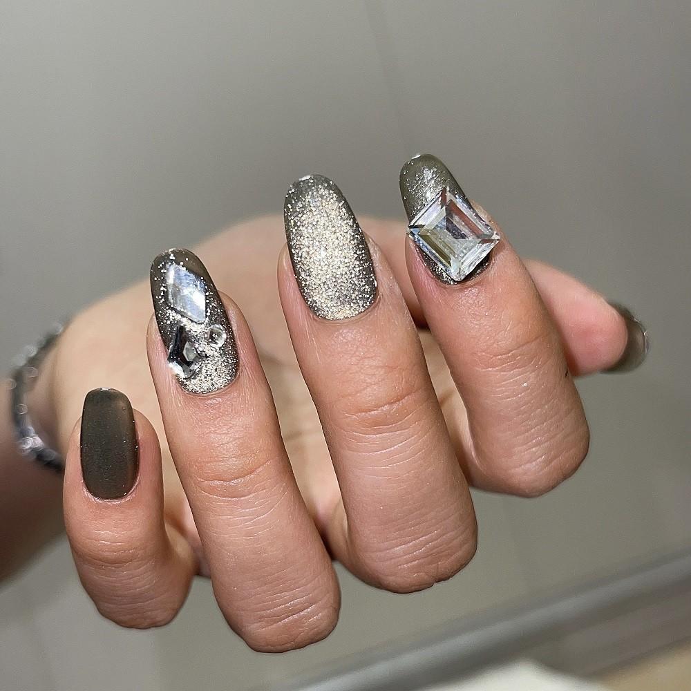 Искусственные ногти ручной работы Серебряные ногти с эффектом кошачьего глаза и бриллиантами для фототерапии Накладные ногти Многоразовые и съемные ногти