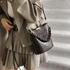 Retro Niche Design Bag Women's 2025 New High-end Texture Versatile Messenger Bag Popular Portable Bucket Bag