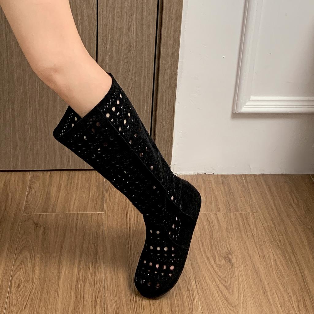 White Retro Inner Heightening Hollow Flat-soled Boots Women's 2025 New Autumn Thin Maillard Long Shoes