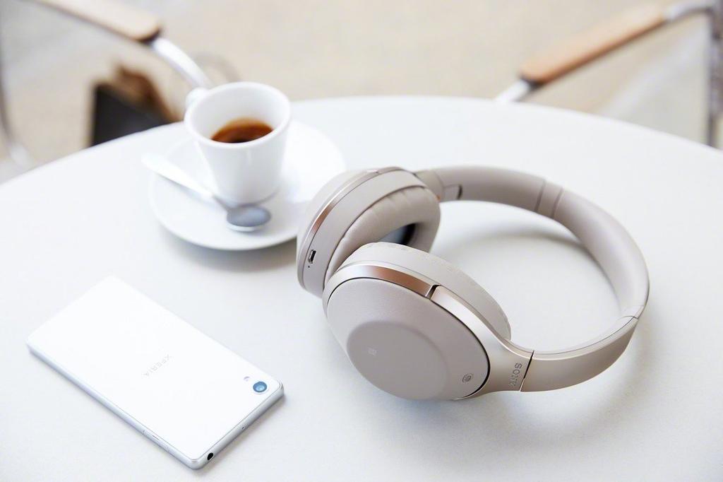 Sony Беспроводные аудионаушники с шумоподавлением, цвет серый бежевый, MDR-1000X, совместимость с Bluetooth/Hi-Res, микрофон, (MDR-1000X C)