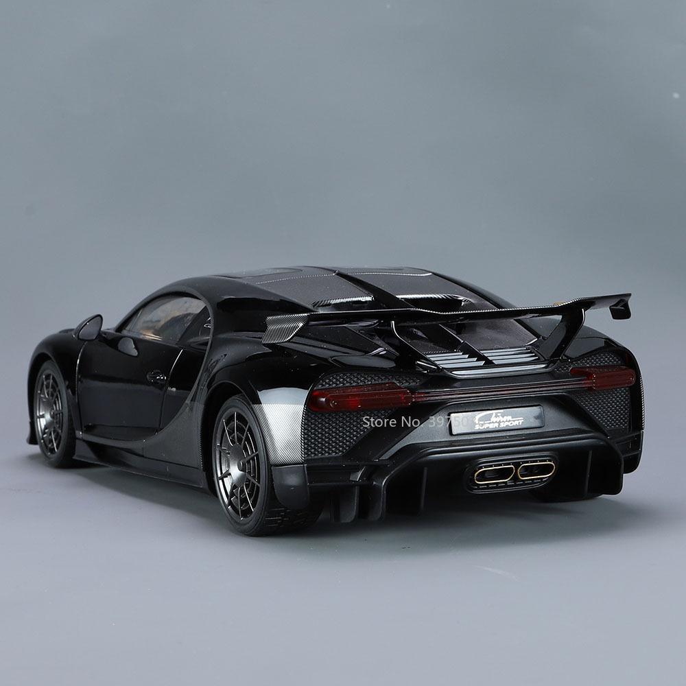 1/18 Bugatti Sports Car Model Toy Alloy Diecast Simulation Toys Vehicle with Sound and Light Rubber Tires Collection Toys for Boys Gifts
