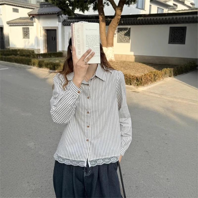 Женская полосатая блузка с кружевной отделкой Весна 2025 - Корейский стиль, Свободный крой, Высокое качество, Для миниатюрных